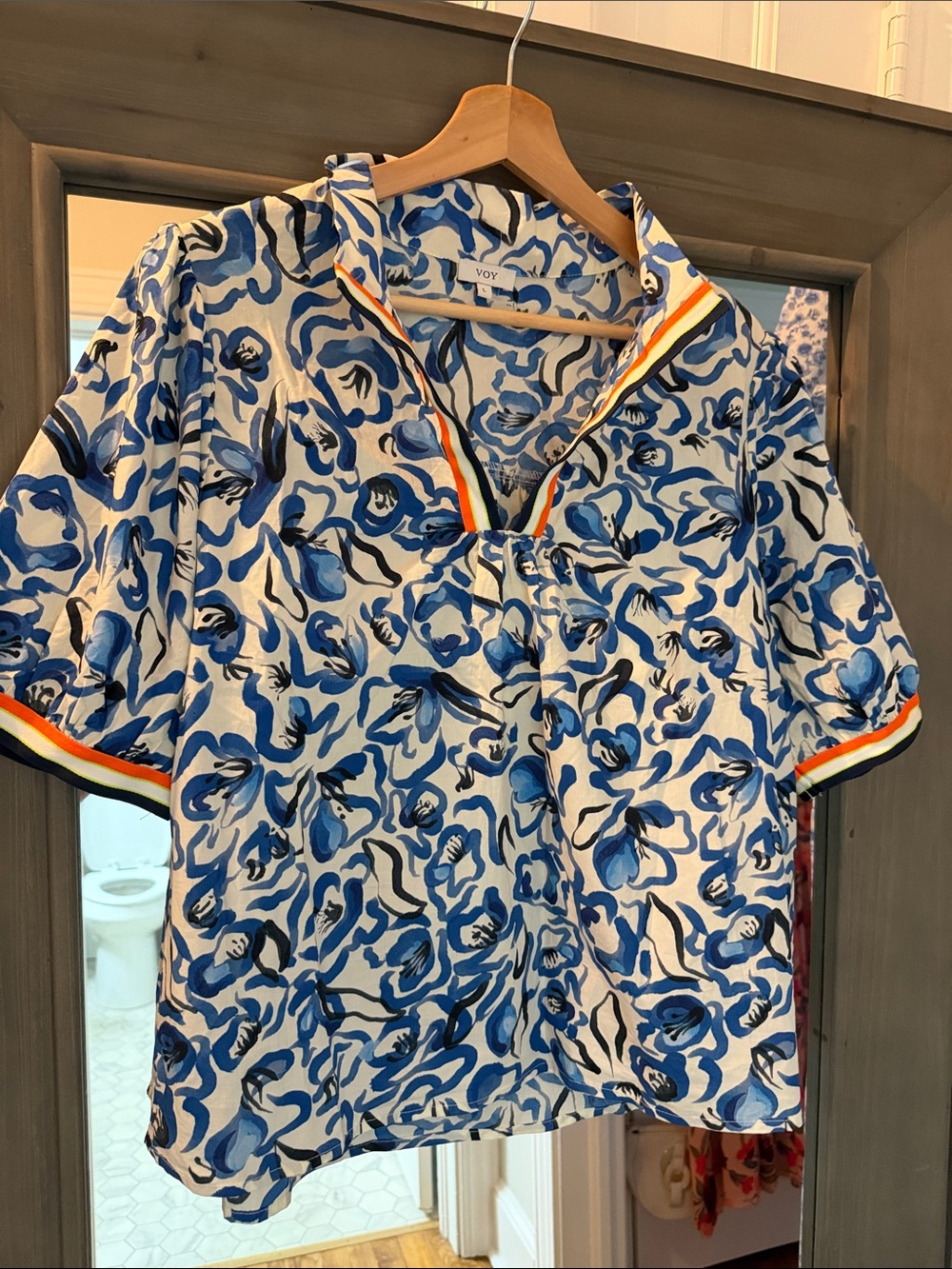 VOY Blue Floral Boutique Top Size Large